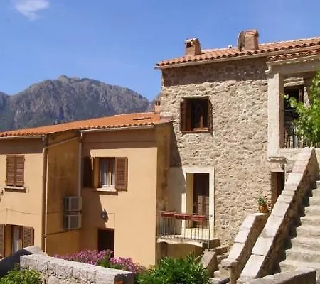 Piazza Alla Pietra- Ota Porto (Corsica)